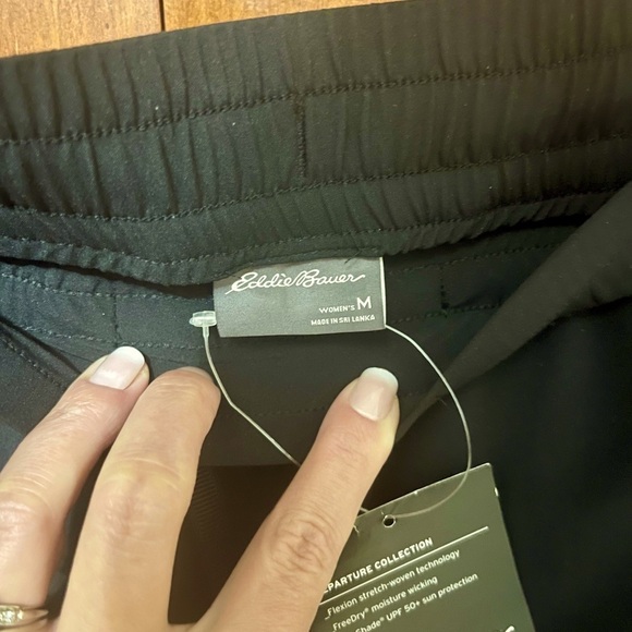 NWT Eddie Bauer Women’s Black Capris - Med - Picture 2 of 9
